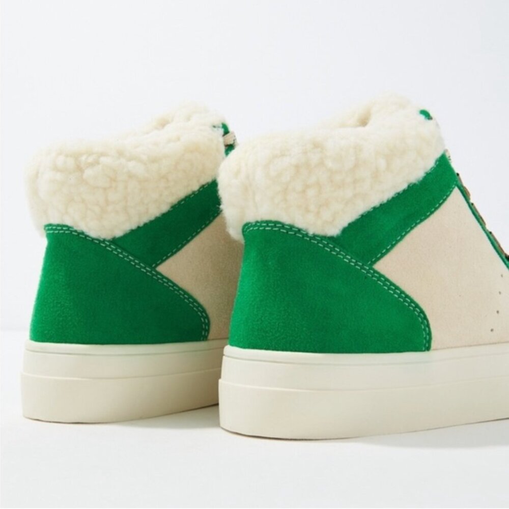 American Eagle High Top sneakers size 6